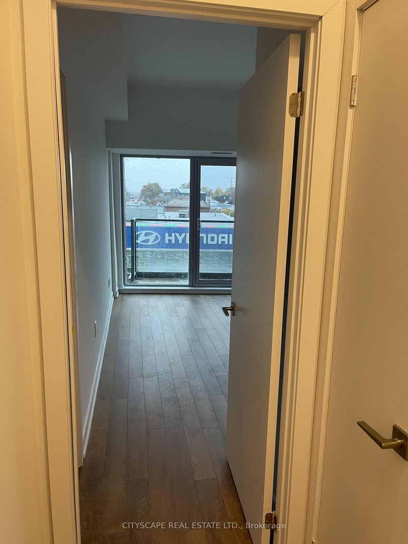 2433 Dufferin Toronto,ON M6E 0B4 — Photo 7