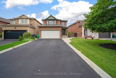 4-bed Detached House · 17 National Cres