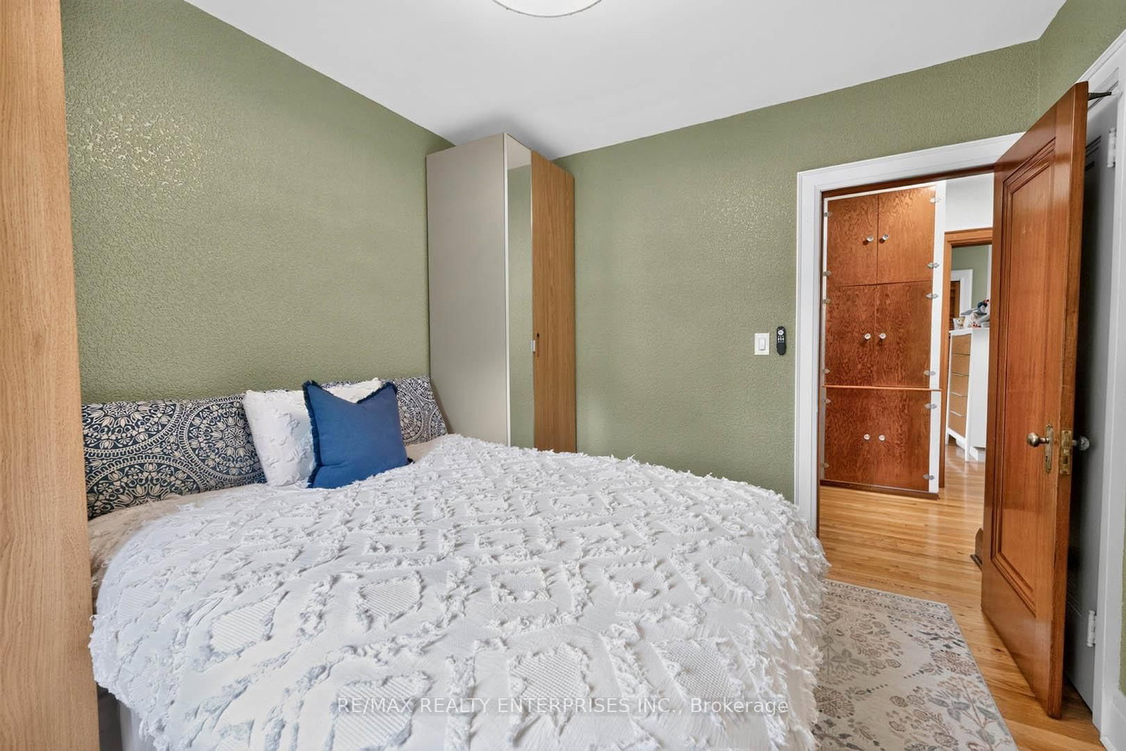 233 Rosemount Avenue • Toronto, ON photo 17