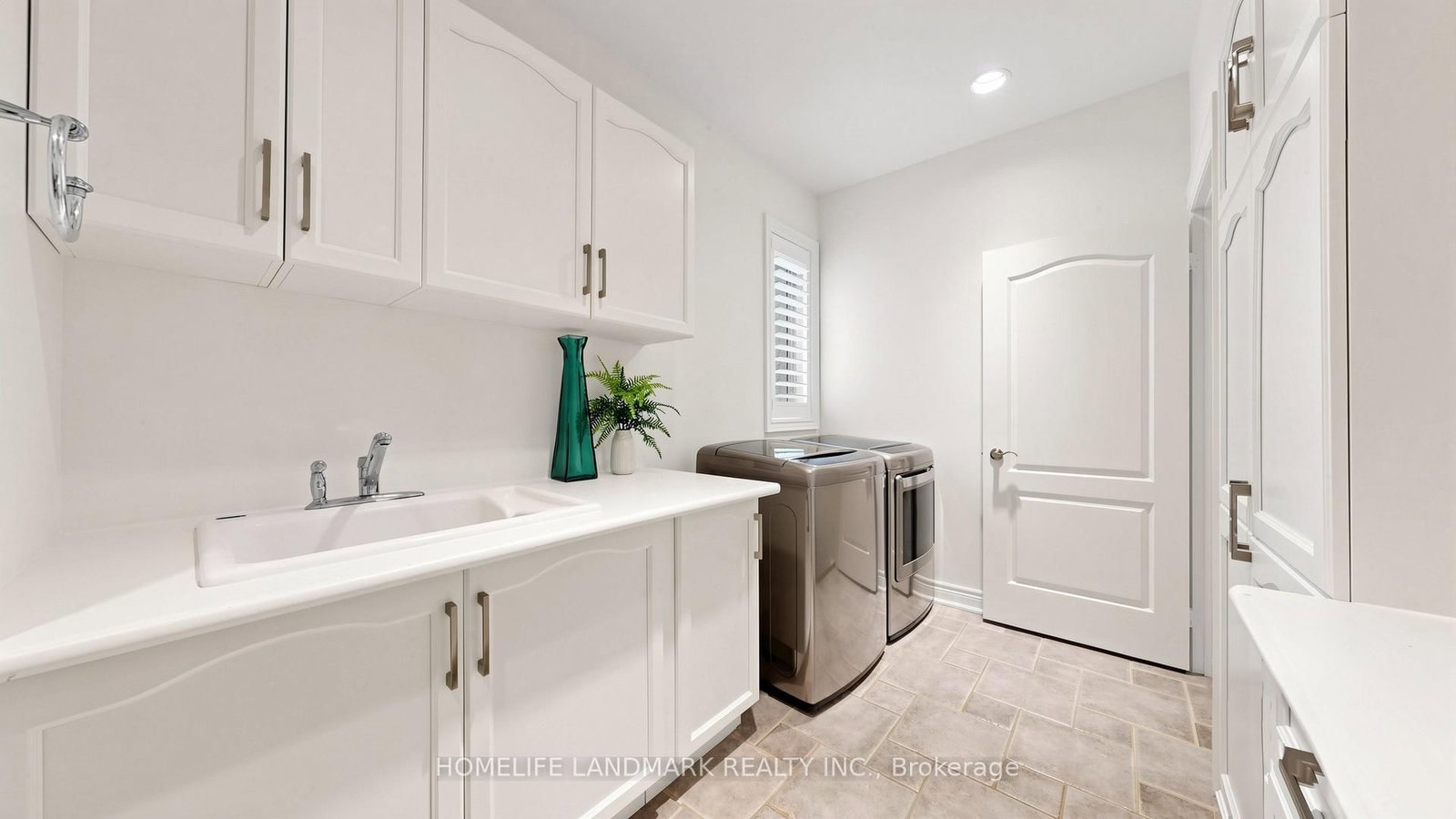 2508 Hemmford Drive • Oakville, ON photo 13