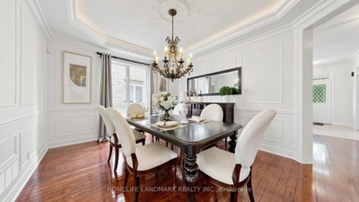 2508 Hemmford Drive • Oakville, ON photo 5