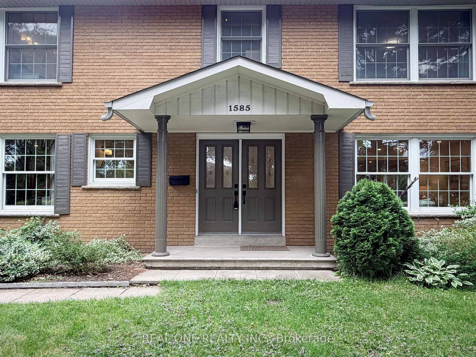 1585 Crombie Road • Mississauga, ON photo 1