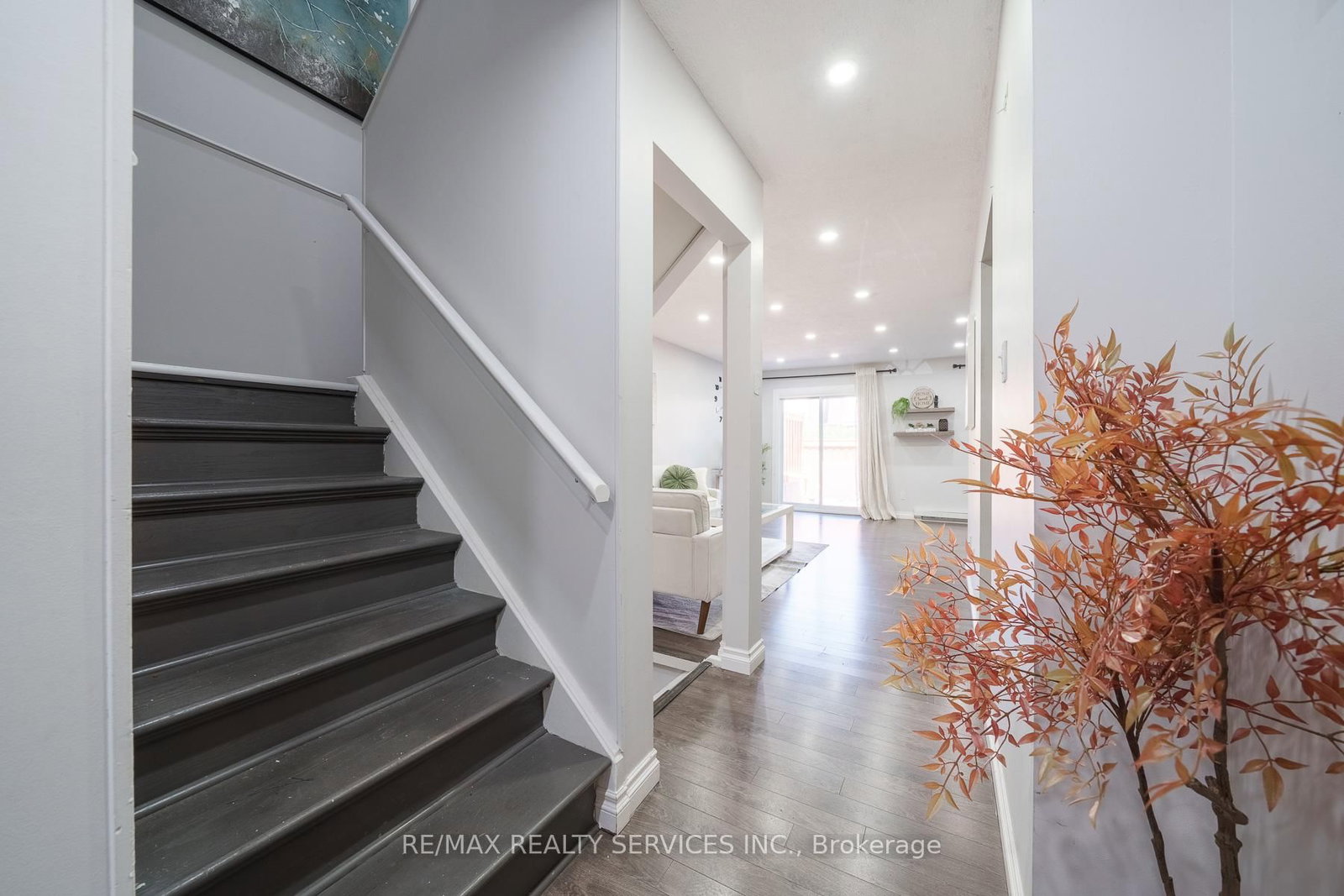 5009 Pinedale Avenue • #43 • Burlington, ON photo 5