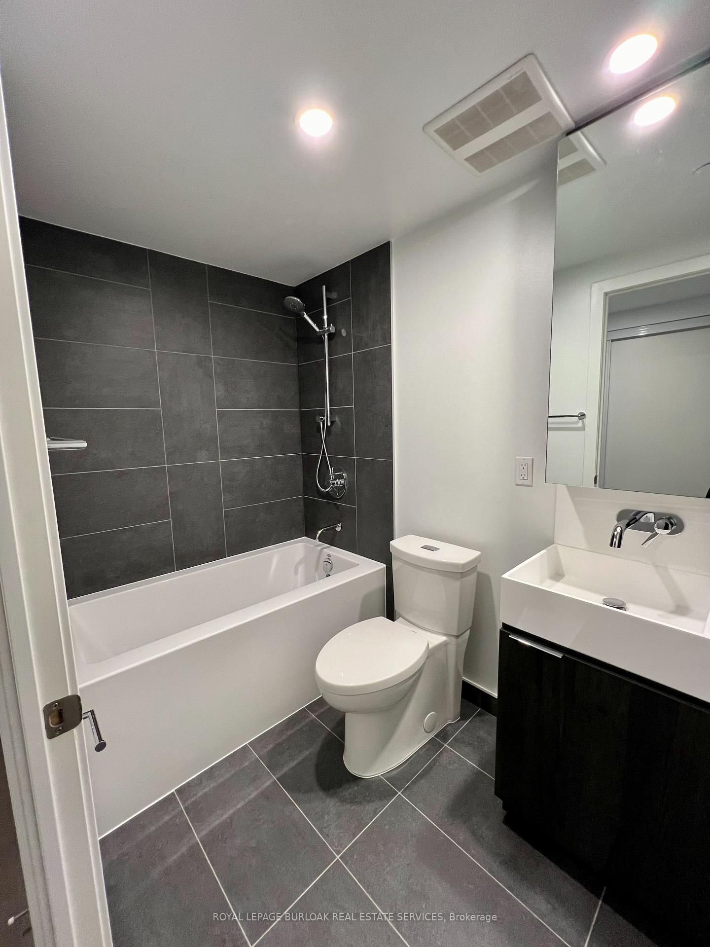 370 Martha Street • #212 • Burlington, ON photo 12