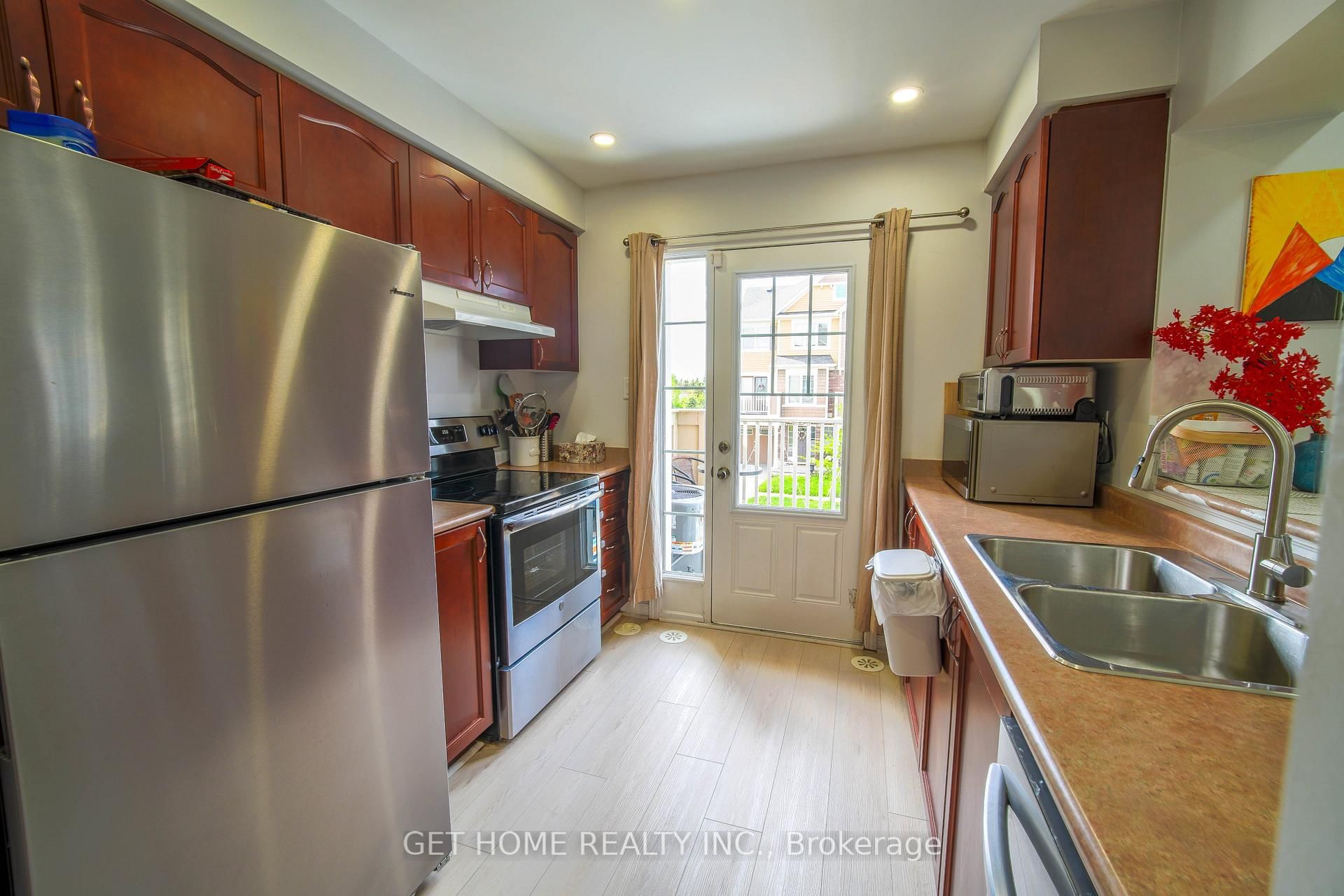 38 Suitor Court