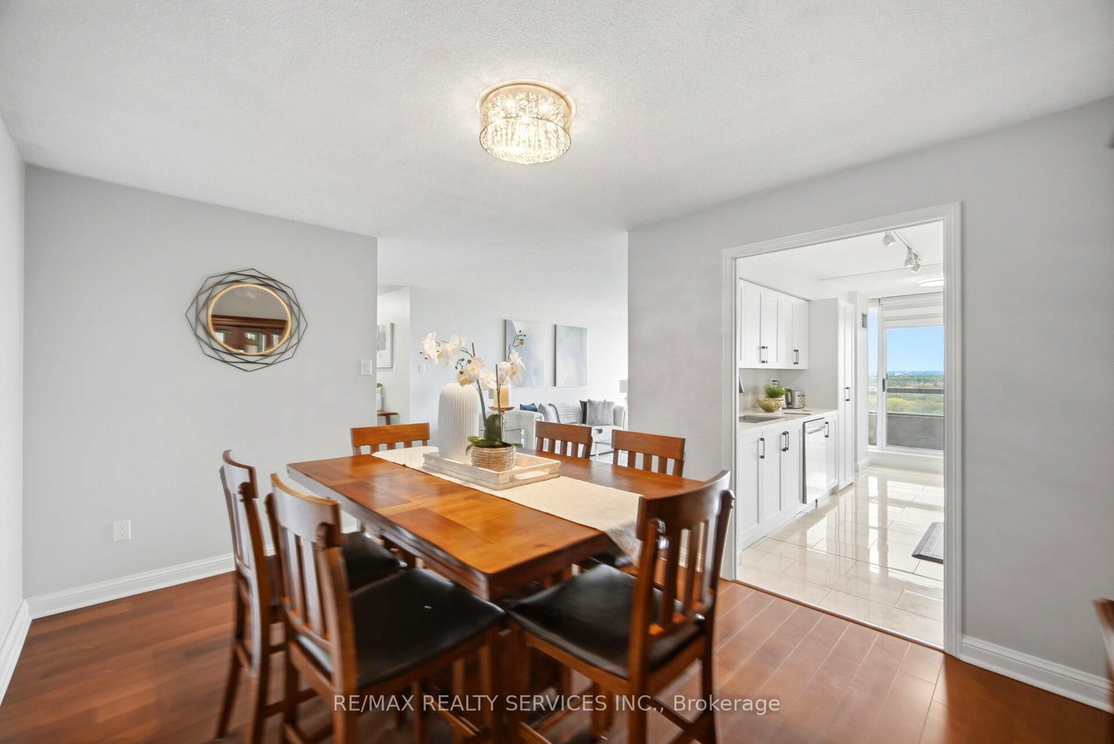 22 Hanover Road • #1907 • Brampton, ON photo 11
