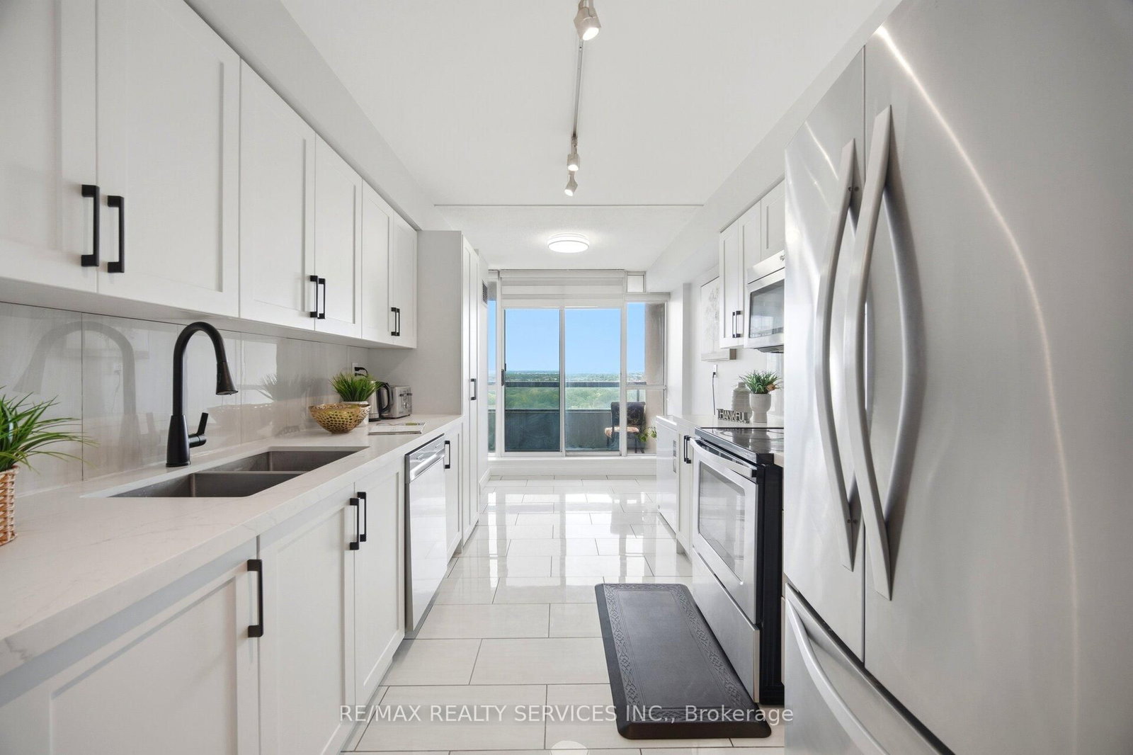22 Hanover Road • #1907 • Brampton, ON photo 12