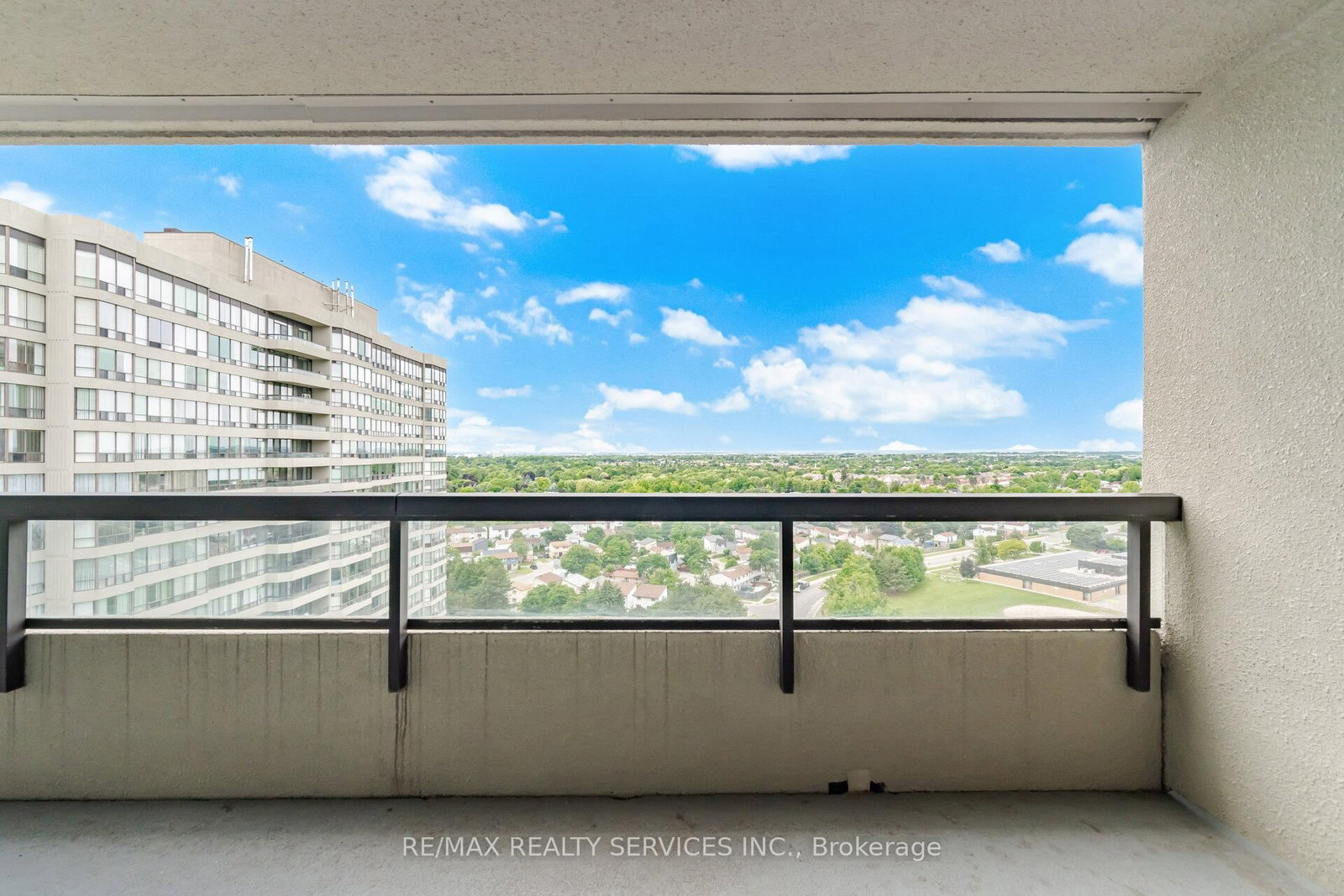 22 Hanover Road • #1907 • Brampton, ON photo 25