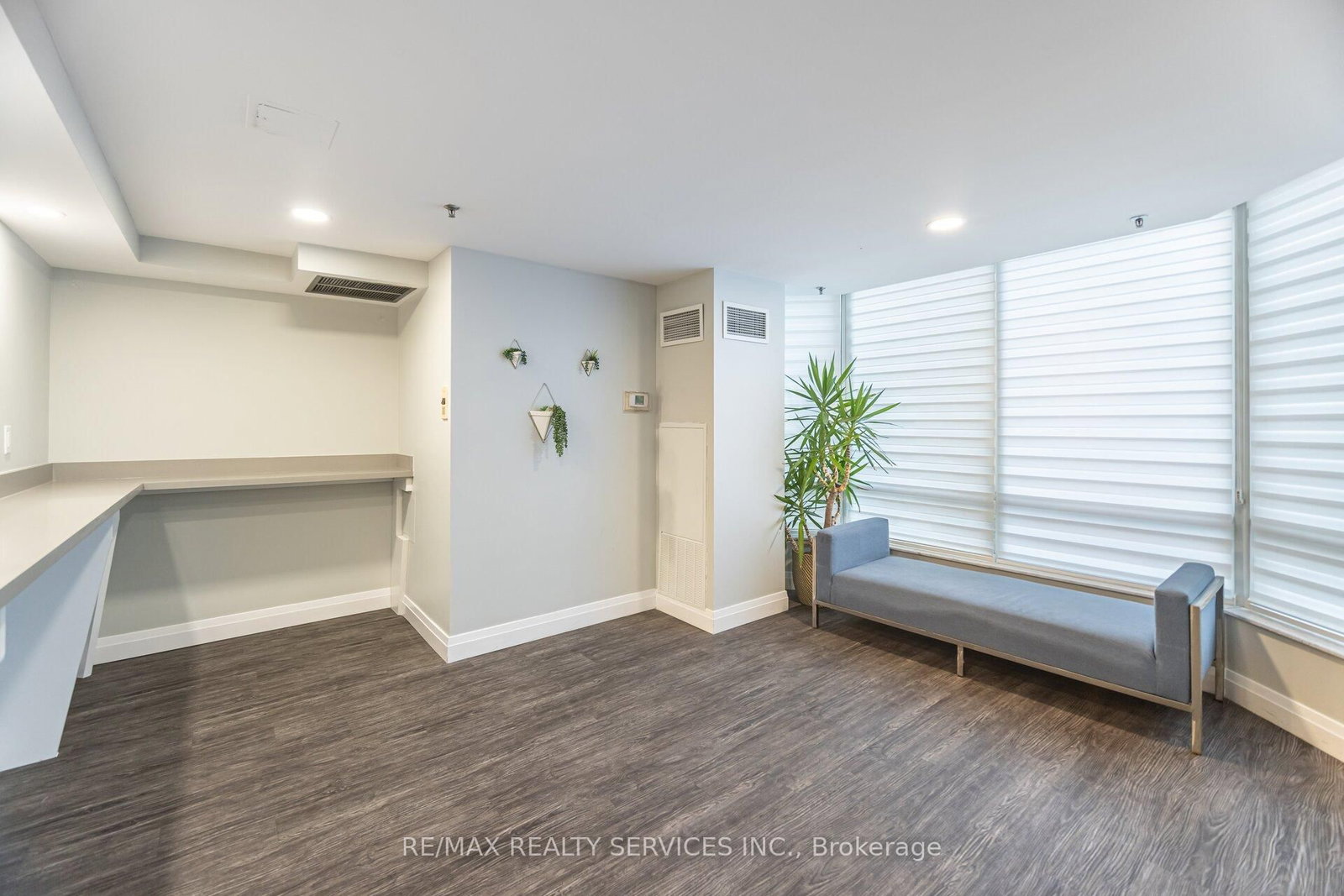 22 Hanover Road • #1907 • Brampton, ON photo 32