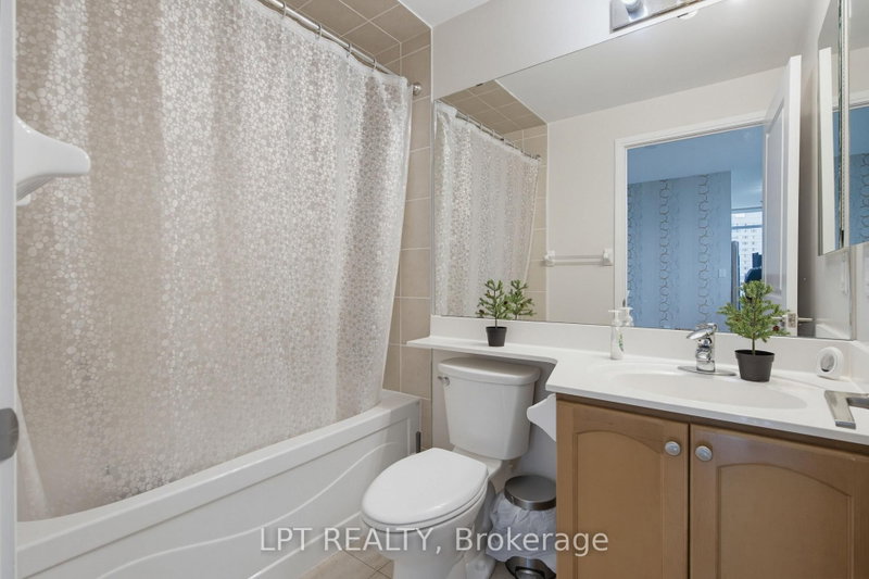 80 Absolute Mississauga,Ontario L4Z 0A5 — Photo 4