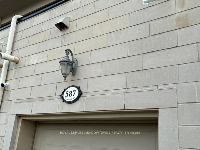 9 - 587 Thompson Road S