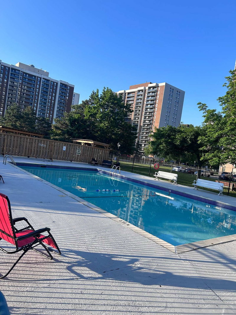 210 - 18 Knightsbridge Road