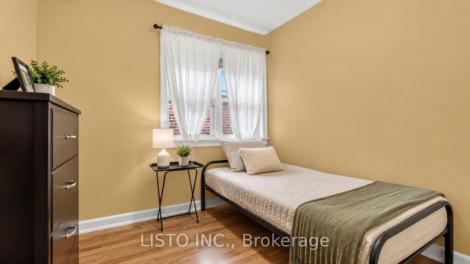 20 Tilbury Drive • Toronto, ON photo 18