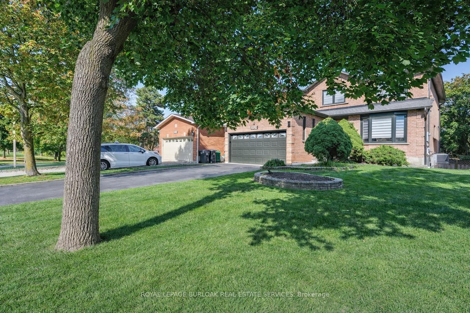 2029 Kempton Park Drive • Mississauga, ON photo 3
