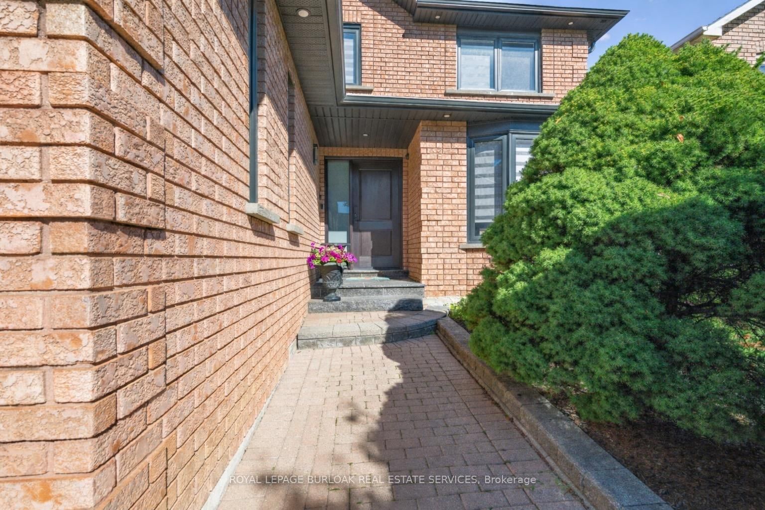 2029 Kempton Park Drive • Mississauga, ON photo 4