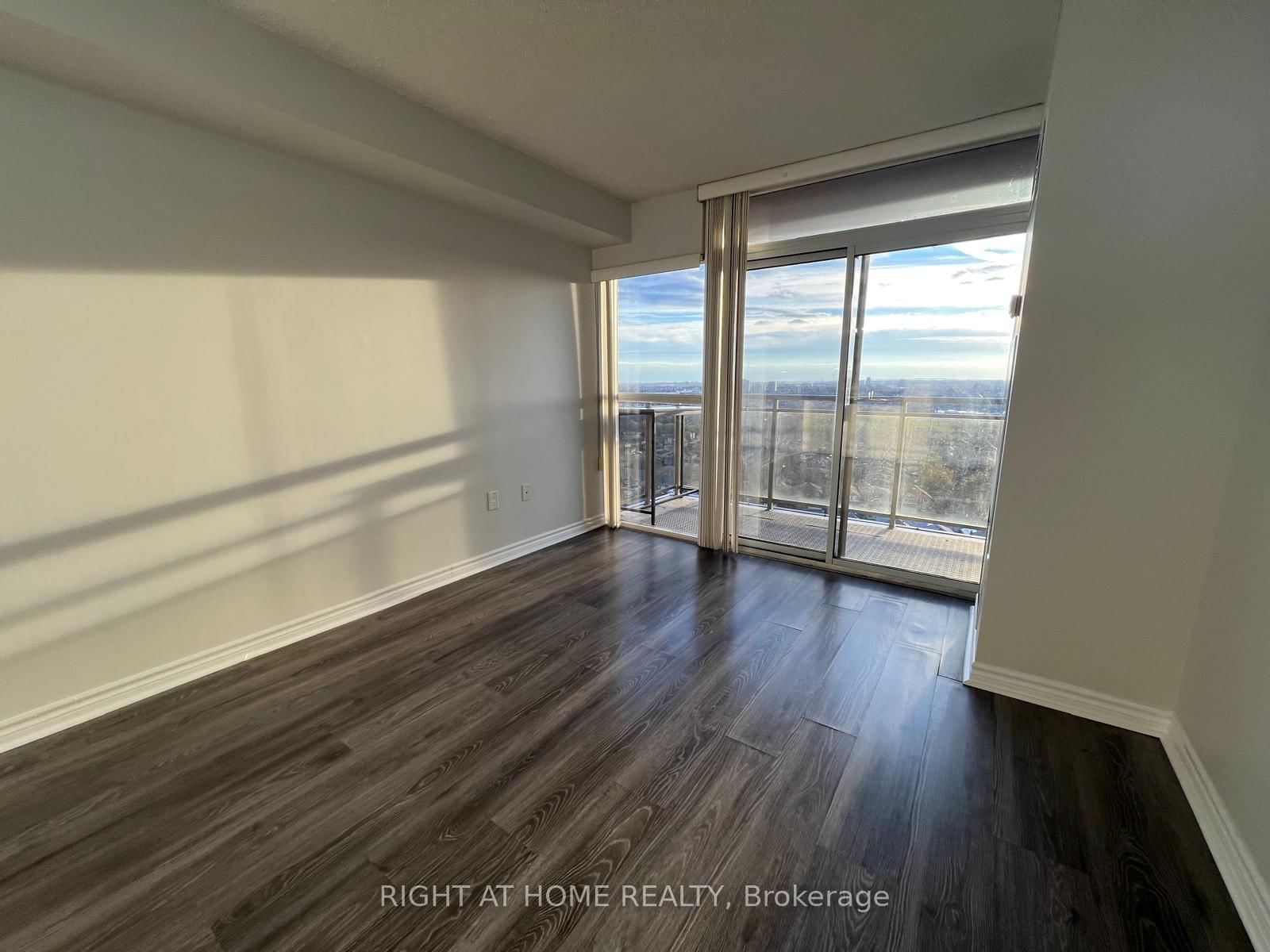 55 Strathaven Drive, Unit 1808