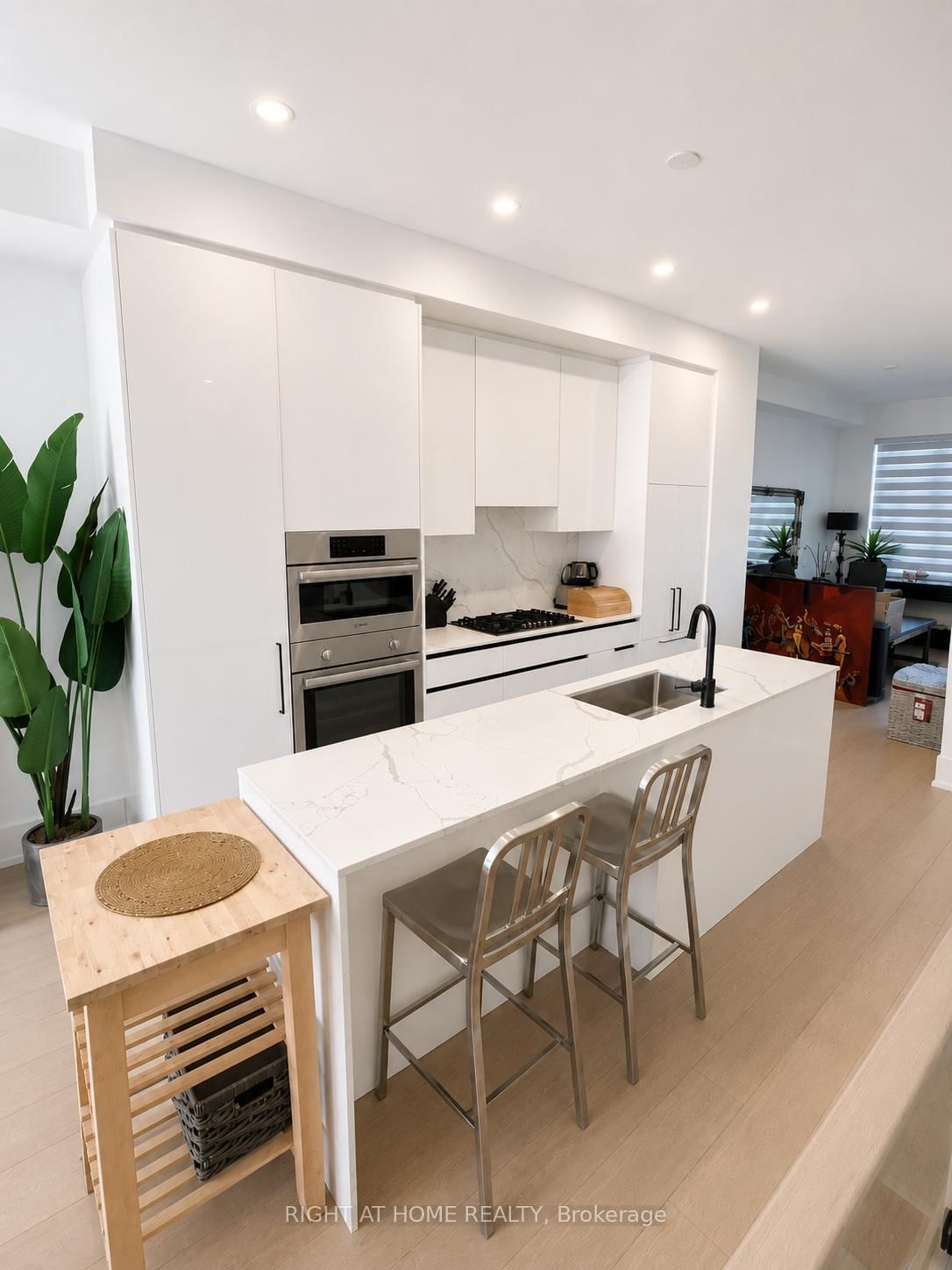 3 - 10 Lou Parsons Way, Mississauga 5