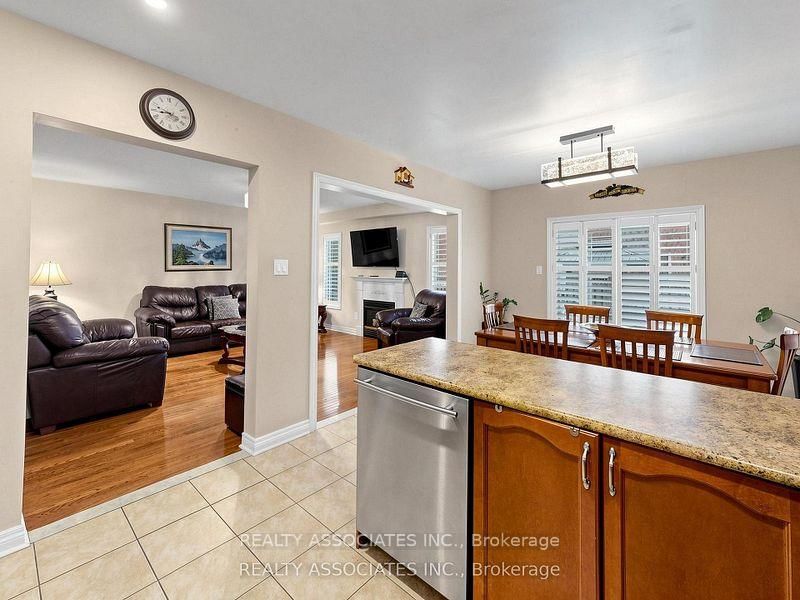 44 Shining Willow Crescent • Brampton, ON photo 13