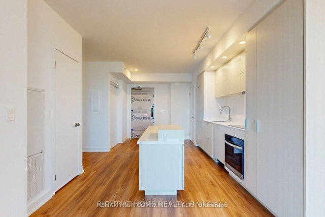 1106 - 370 Martha Street