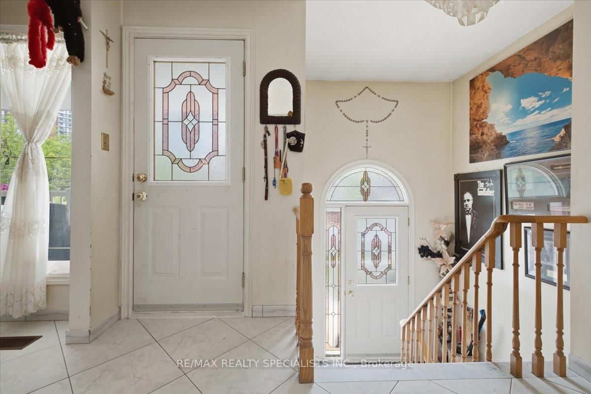 80 Chalfield Lane • Mississauga, ON photo 4