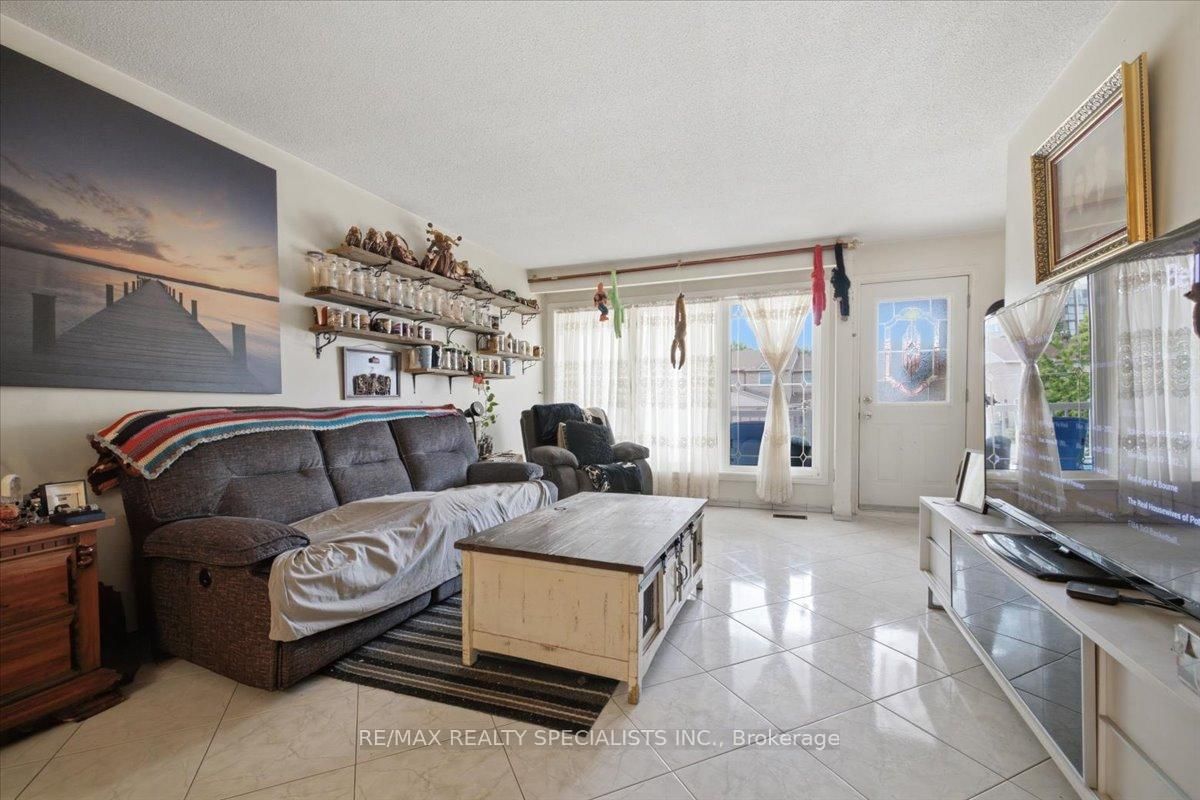 80 Chalfield Lane • Mississauga, ON photo 5