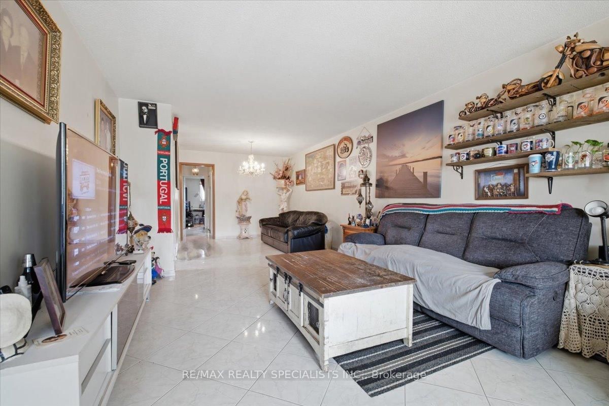 80 Chalfield Lane • Mississauga, ON photo 7