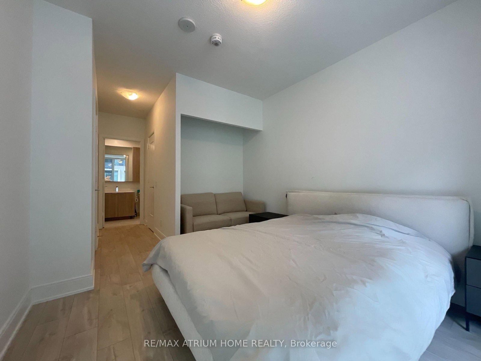 Th 105-70 Annie Craig Drive, Toronto, ON, photo 5