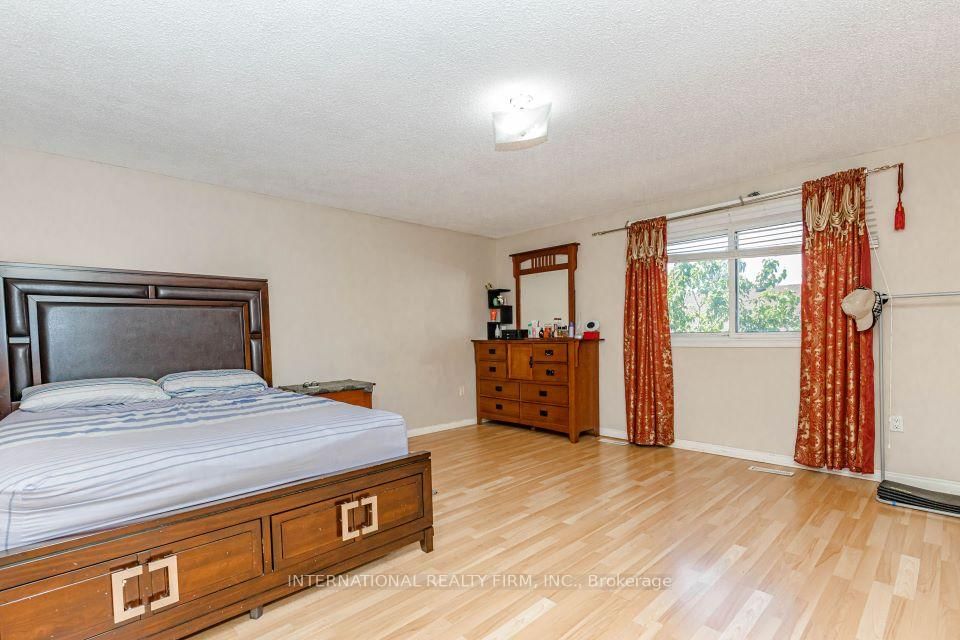 26 Sandmere Avenue • Brampton, ON photo 14