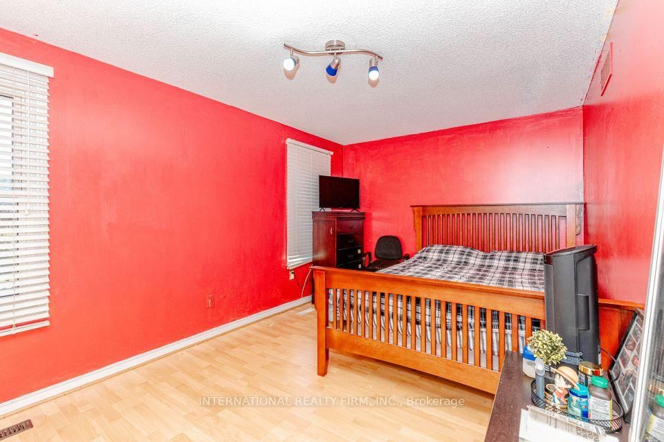 26 Sandmere Avenue • Brampton, ON photo 17