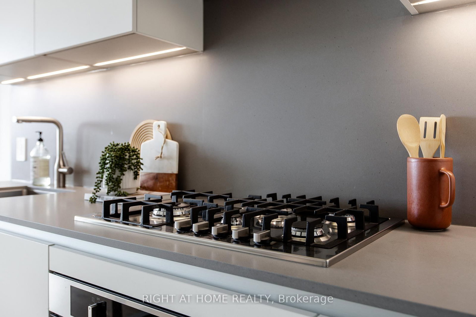 2720 W Dundas Street • #604 • Toronto, ON photo 7