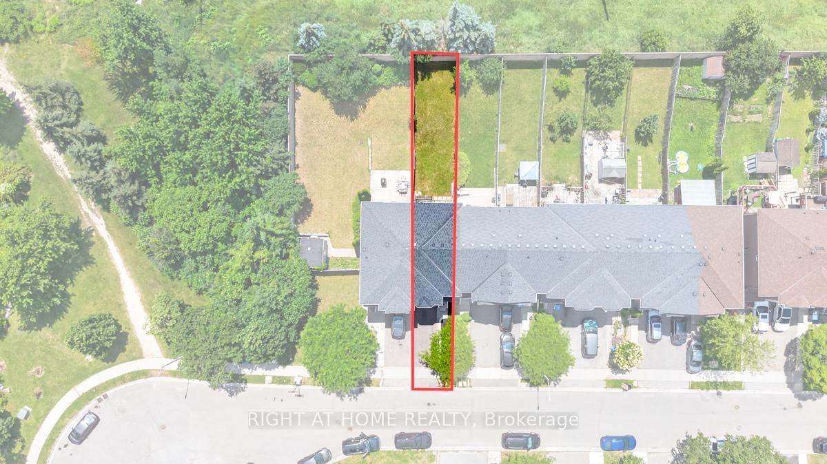 101 Wilmont Court • Brampton, ON photo 5