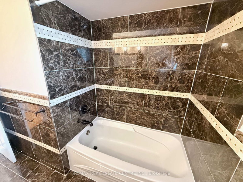 7264 Seabreeze Mississauga,ON L5N 6K7 — Photo 24