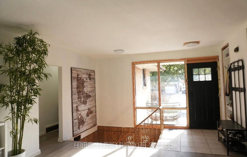 48 Campbell Dr photo 4