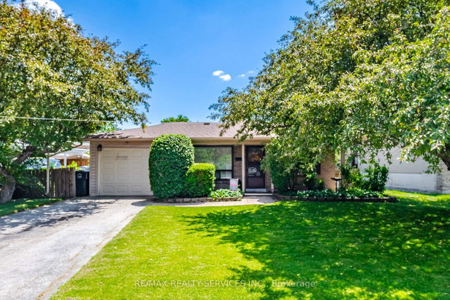 15 Ferndale Crescent