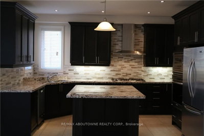 586 Hidden Oakville,ON L6M 0N3 — Photo 3