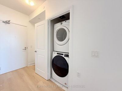 Unit 606 — 15 Zorra Street — photo 4