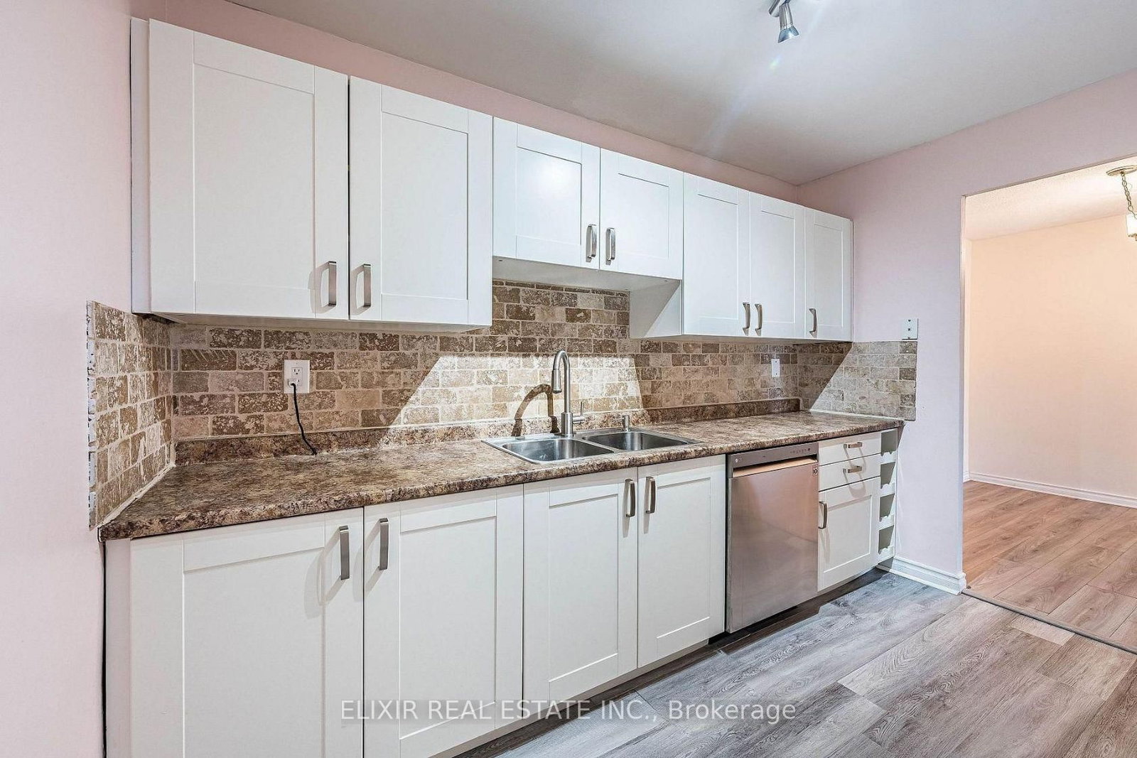 15 Elizabeth Street N • #605 • Mississauga, ON photo 10