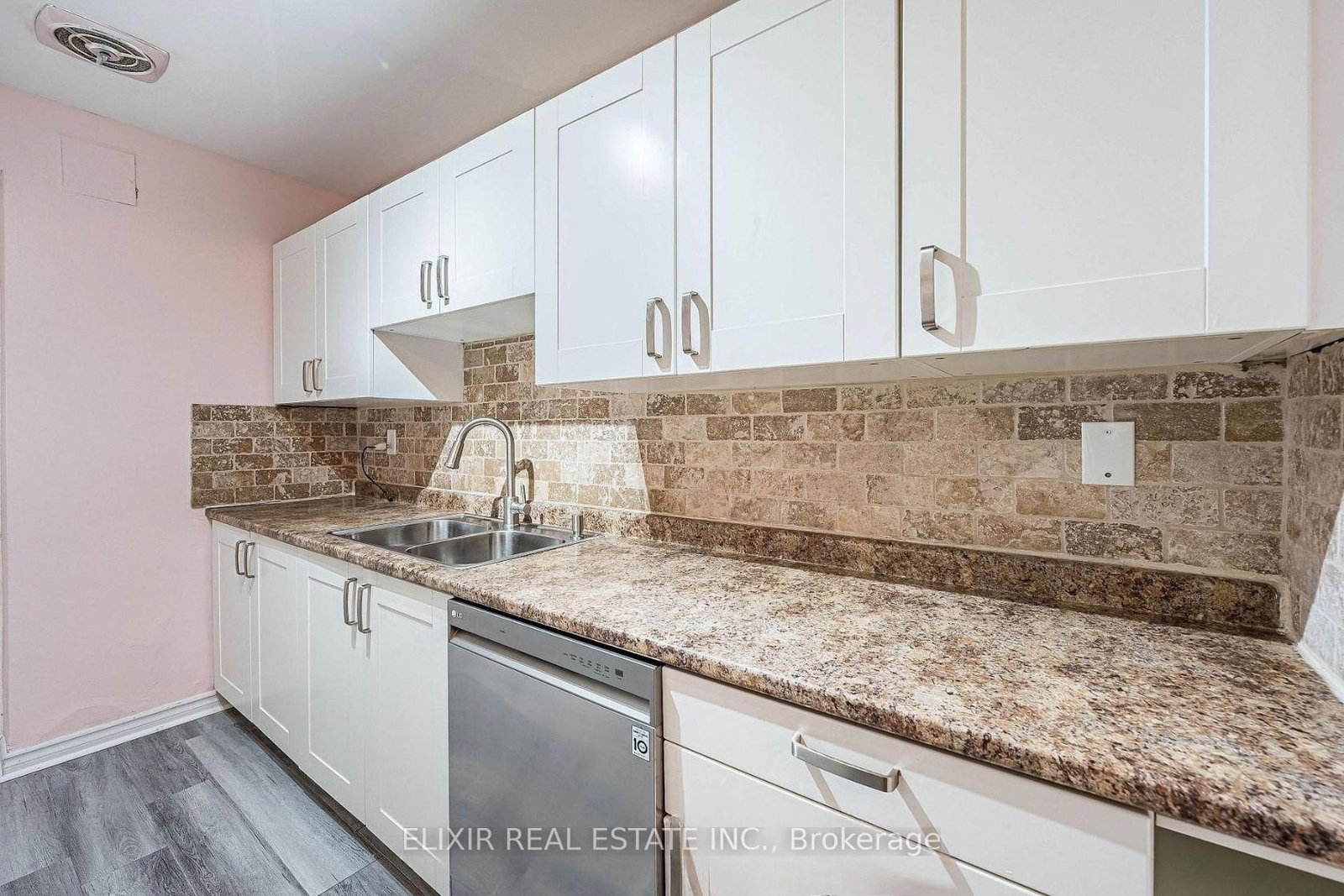 15 Elizabeth Street N • #605 • Mississauga, ON photo 12