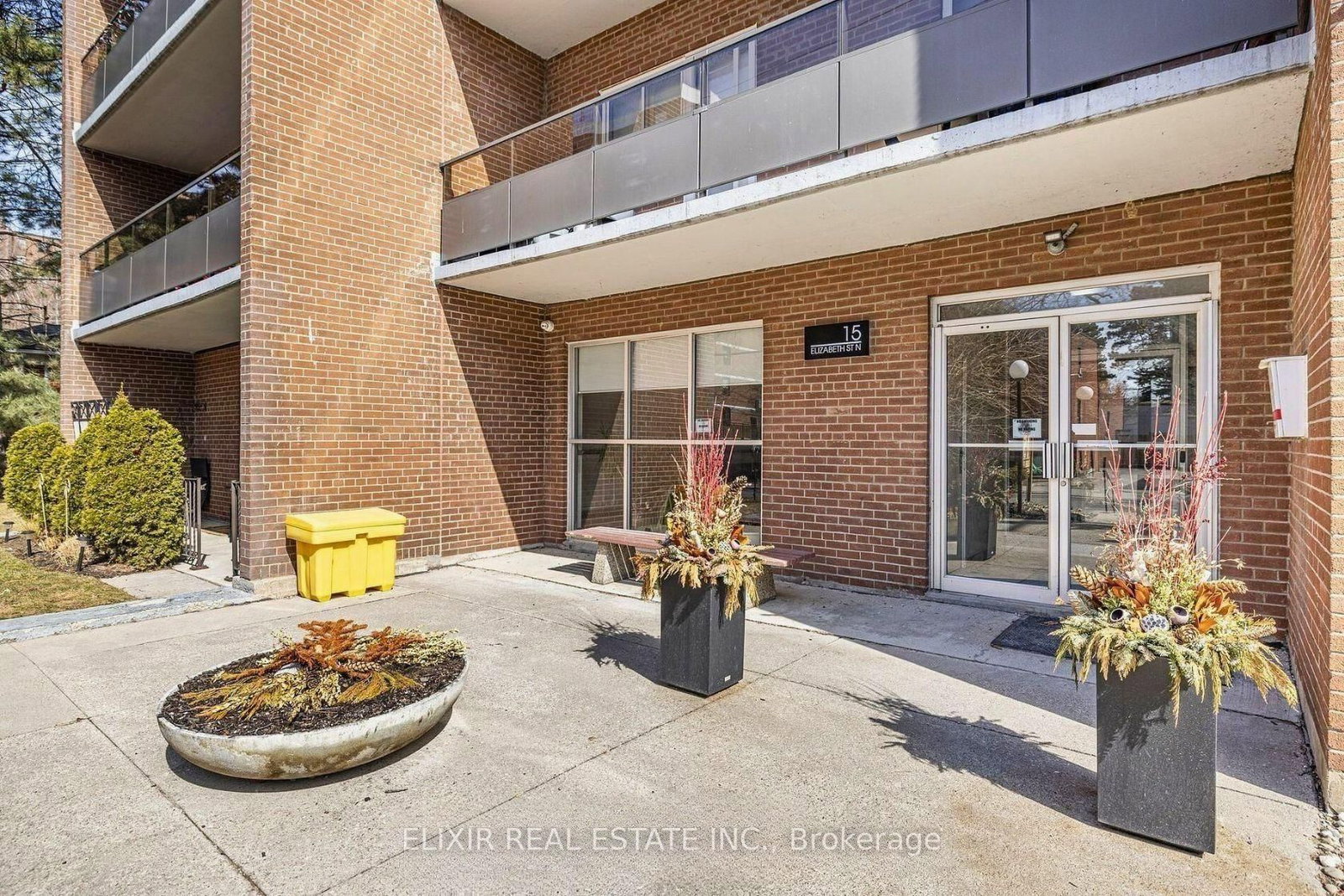 15 Elizabeth Street N • #605 • Mississauga, ON photo 2