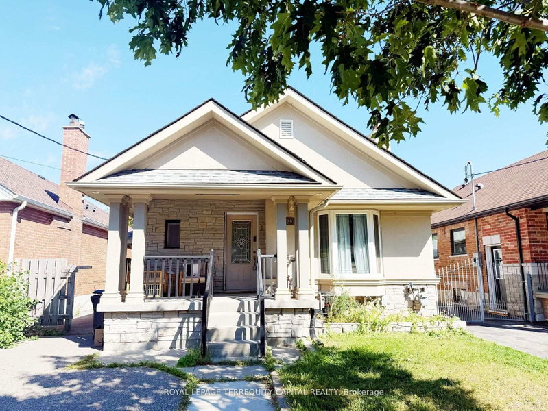 home for lease on Lower-29 Glamis Avenue
