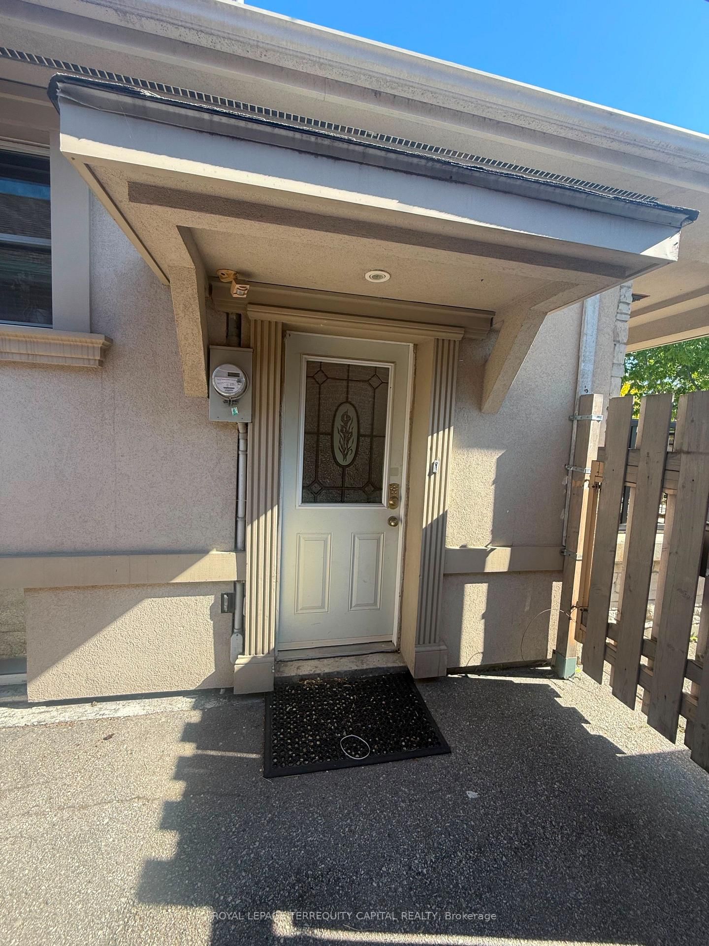 Lower-29 Glamis Avenue, Toronto, ON, photo 2