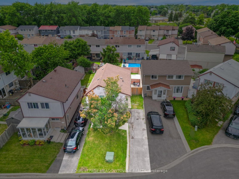 9 Hardcastle Court