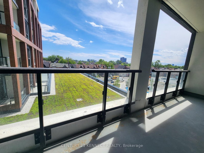 302 - 858 Dupont Street