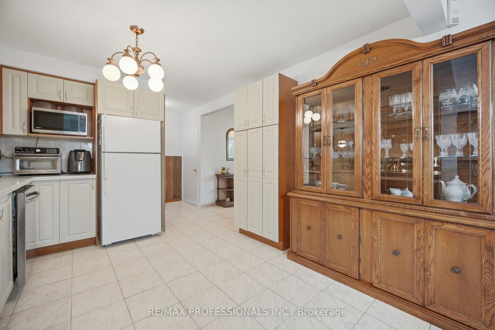 74 Ringway Crescent • Toronto, ON photo 10