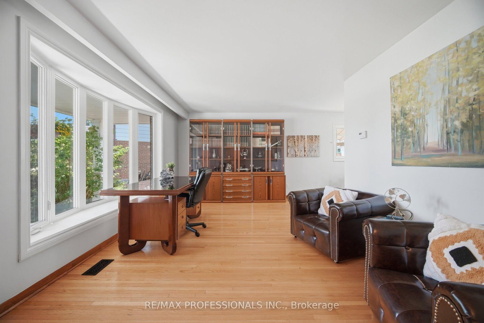 74 Ringway Crescent • Toronto, ON photo 6
