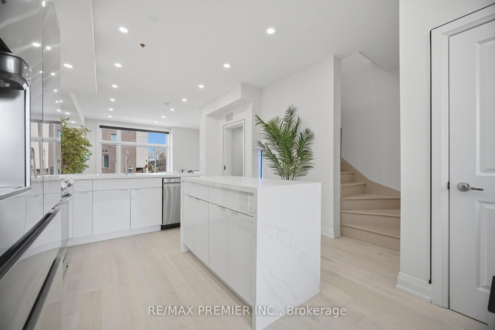 43 Wild Rose Gardens • Toronto, ON photo 11