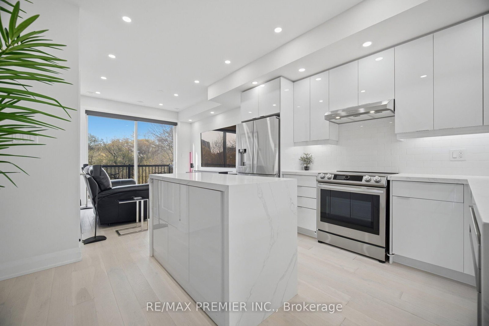 43 Wild Rose Gardens • Toronto, ON photo 13