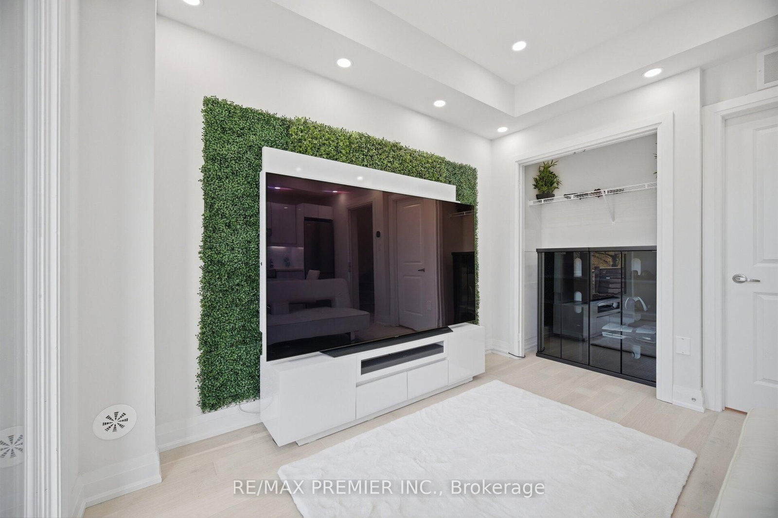 43 Wild Rose Gardens • Toronto, ON photo 42