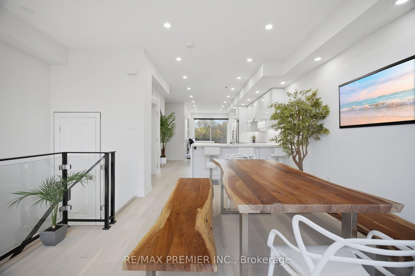 43 Wild Rose Gardens • Toronto, ON photo 9