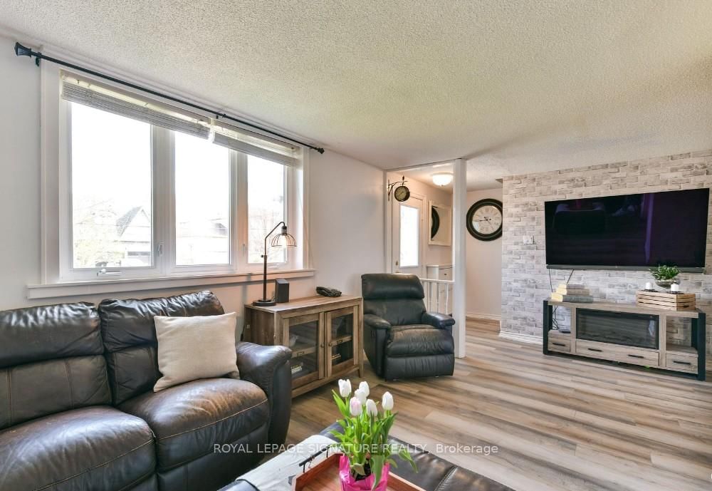 219 Angelene Mississauga,ON L5G 1X3 — Photo 3